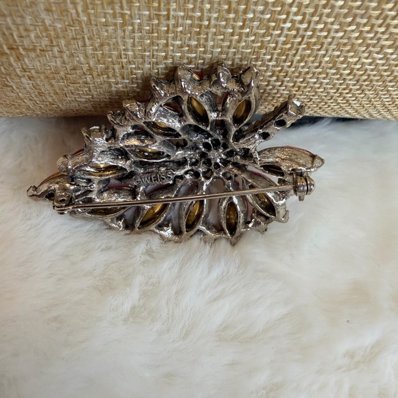 Weiss Pink Crystal Brooch - Picture 5 of 5